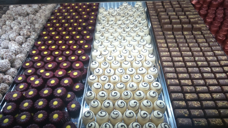 vente-ST VALLIER DE THIEY-min_chocolates_milk_chocolate_white_chocolate_truffles_candy_food_treat_cacao-1213769