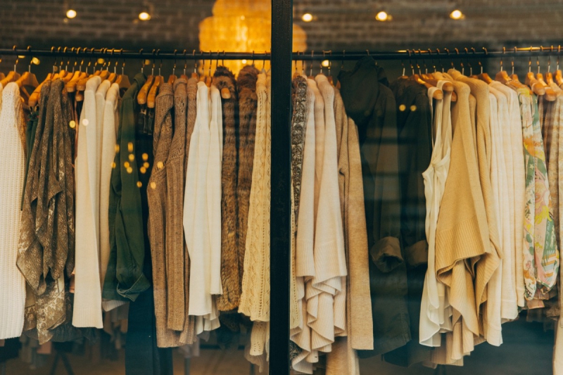 vente-ST VALLIER DE THIEY-min_clothe_fashion_store_shop_window_store_front-21277